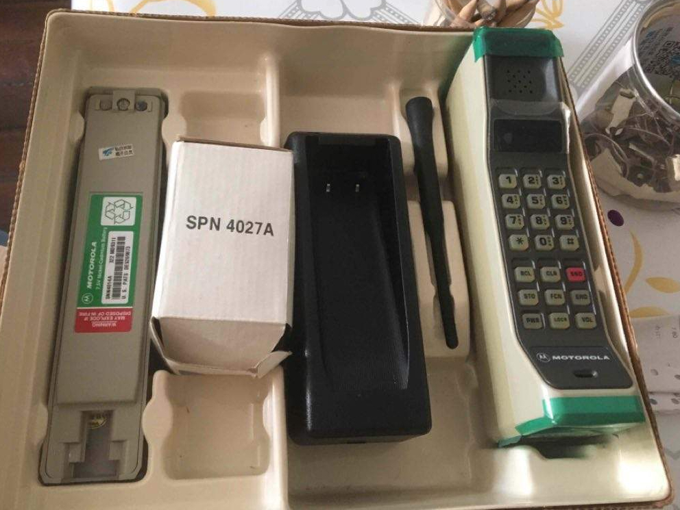 1987年，广州一餐馆老板徐峰花2万元买手机，幸运靓号：901088