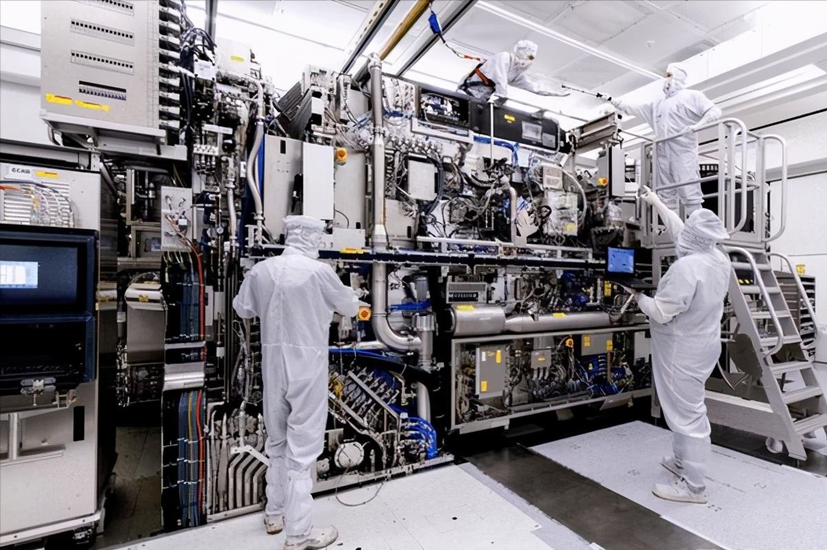 美国初步通过《芯片法案》，Tesla狂卖比特币，恒大汽车或将大卖