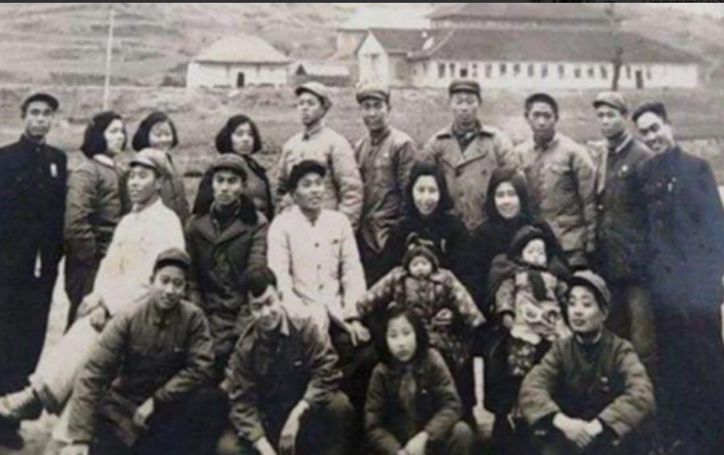 红军团长夫妇战乱分离，54年后妻子在菜摊找到丈夫下落，77岁复合