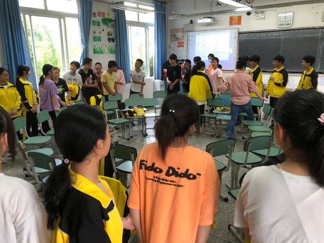 陪你向前走——成都市黄龙溪学校开展中考考前心理辅导活动