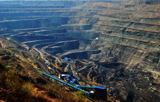 亚洲最大露天煤矿，竟曾被日本强占40年掠夺2亿吨，如今危机重重