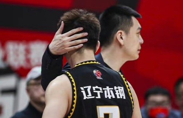 最强nba为什么会自动掉星(3连败！杨鸣压力大了，坐拥史上最强辽篮，本赛季不夺冠或将下课)