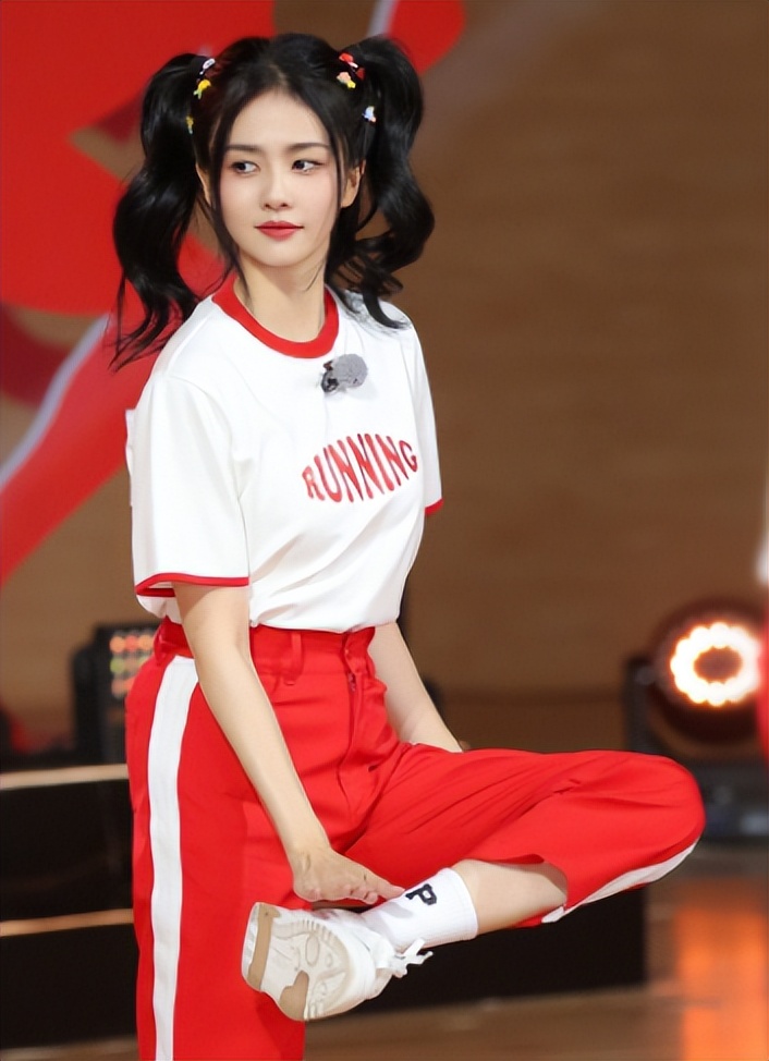 奔跑吧：蔡徐坤弹跳厉害，周深撕名牌顽强，白鹿对着刘畊宏求放过