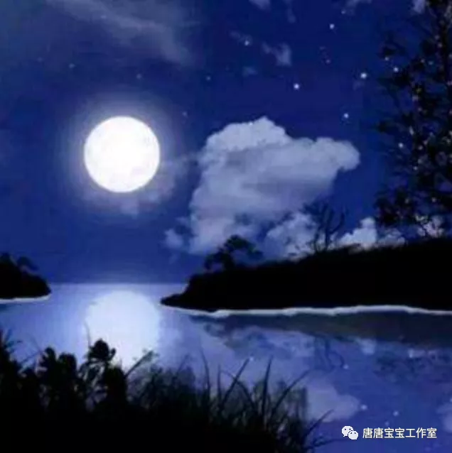 这是最美的夜景，泛着银光的塔顶挂着圆月，山海相连日月同辉