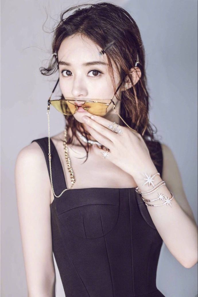 “黑红玫瑰”——赵丽颖