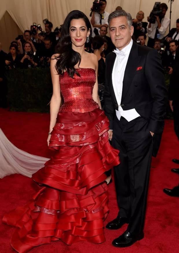 最美律师艾莫：打败21位情敌让奥巴马作证，治好恐婚症奥斯卡影帝