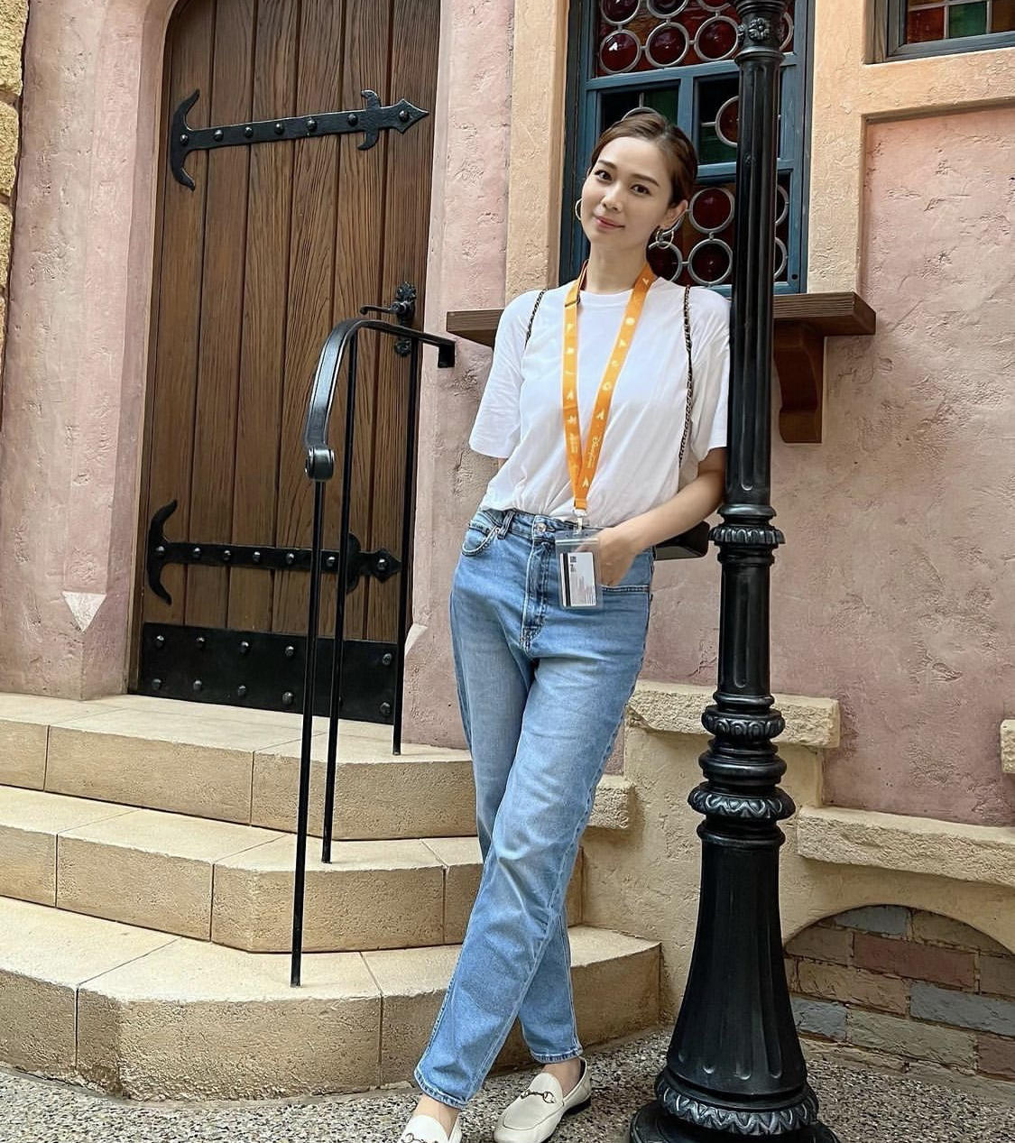 前TVB花旦离巢后生活富贵，婚后赔钱离巢，美容生意五年赚一亿