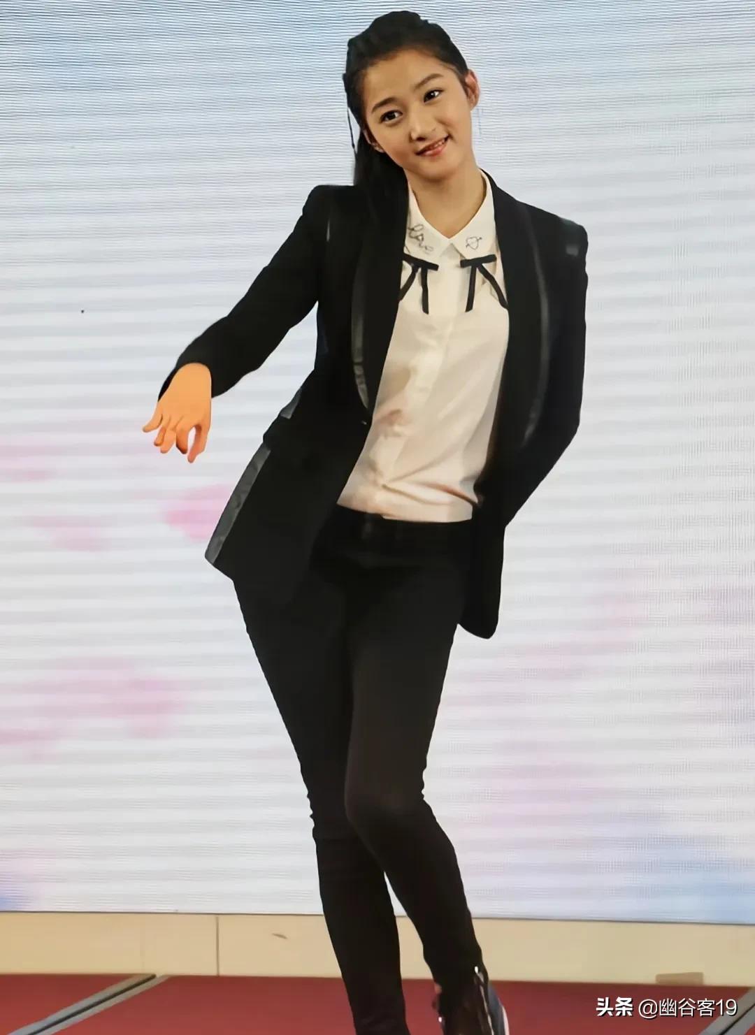 这个女孩是谁？关晓彤吗？