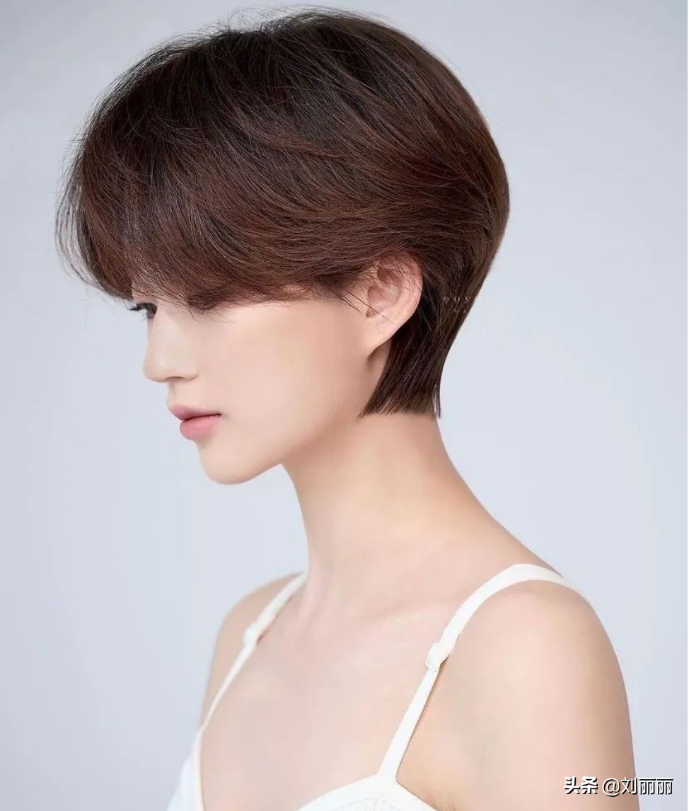 纹理发型图片女(2022夏日最火女发) 