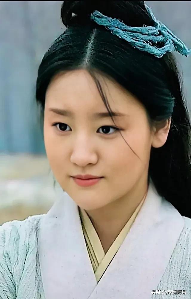 我最早被刘筱筱吸引是在《楚汉传奇》中她扮演的季桃,刘筱筱的面容与