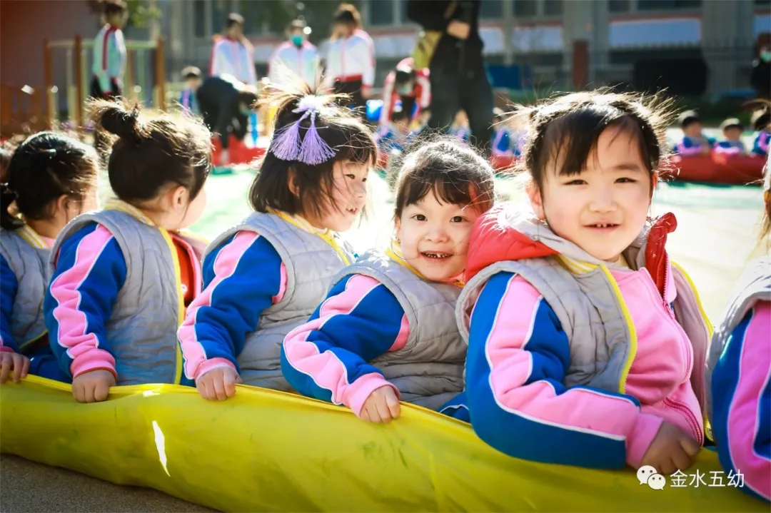 小学生足球队入场词(享运动•健体魄•悦童心—金水五幼教育集团“趣味运动周”纪实)