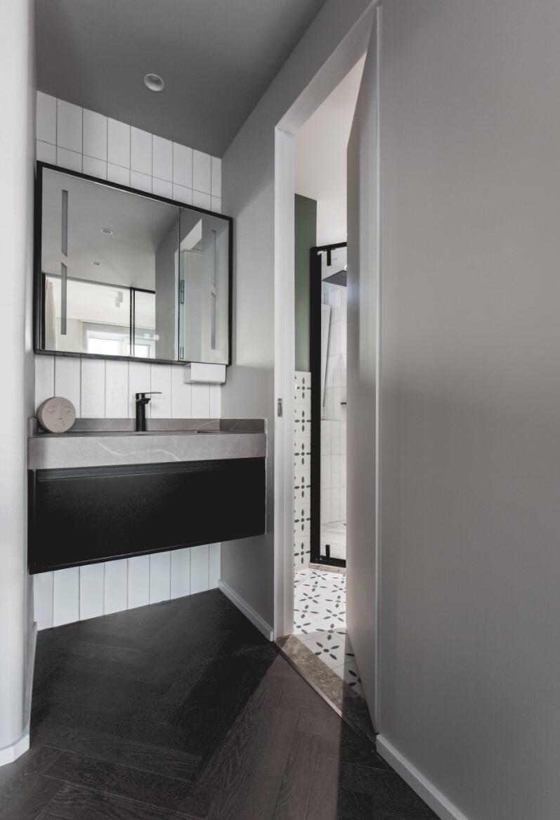 她60㎡小家，称为“装修指南”都不为过，全屋应有尽有，还特宽敞