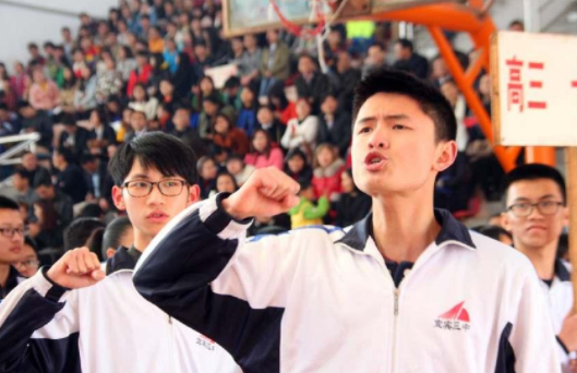 2022高考竞争或异常激烈，考生多少分有望上本科？班主任说出答案