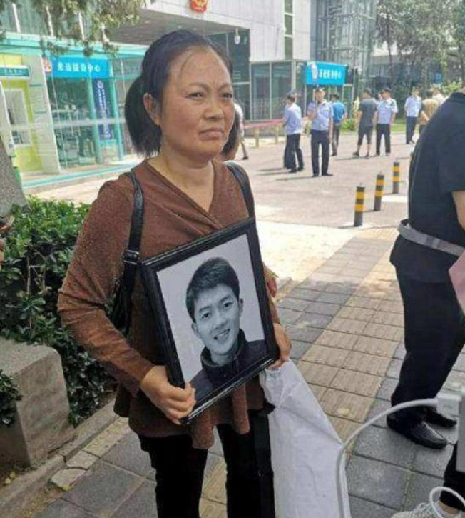 2018年“中科院学生谢雕遇害案”遭高中同学捅死原因及动机