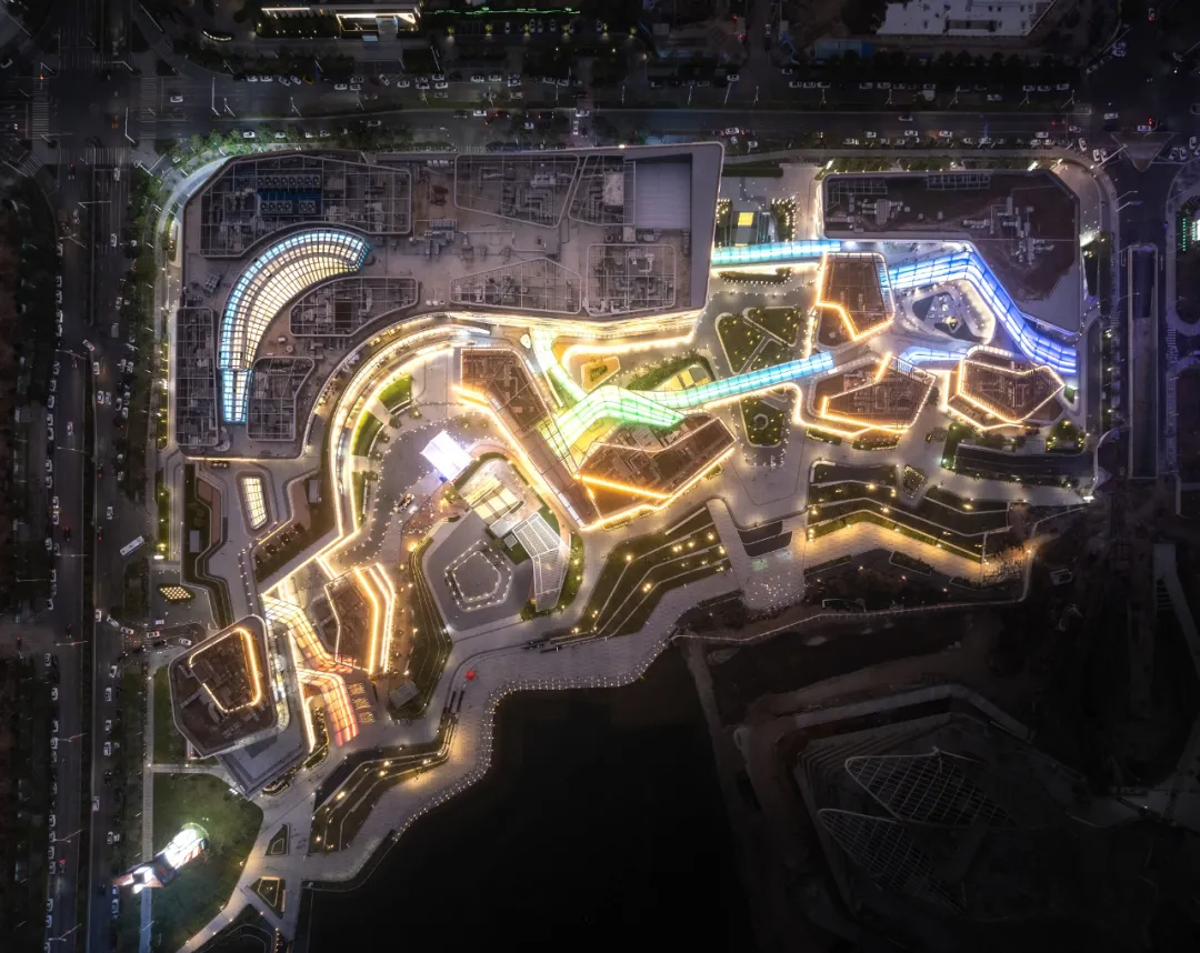 “超现代”空间+庭院式景观=怎样的购物新体验?