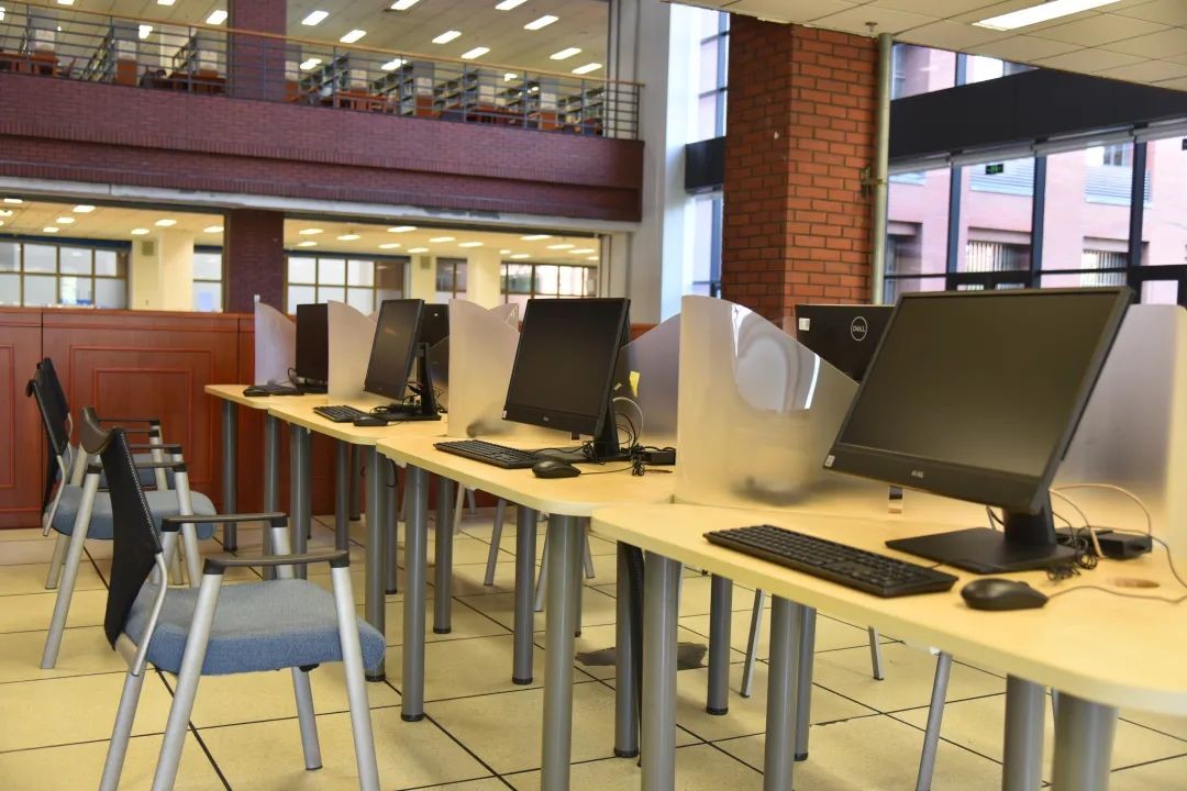 “面朝”大海，坐拥网红咖啡馆！大连一高校“精致生活”曝光，网友：太羡慕！