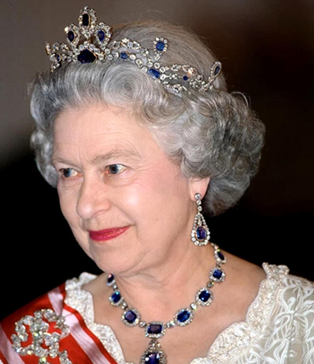伊丽莎白二世的穿搭，堪称时尚界的天花板，处处流露着优雅与高级