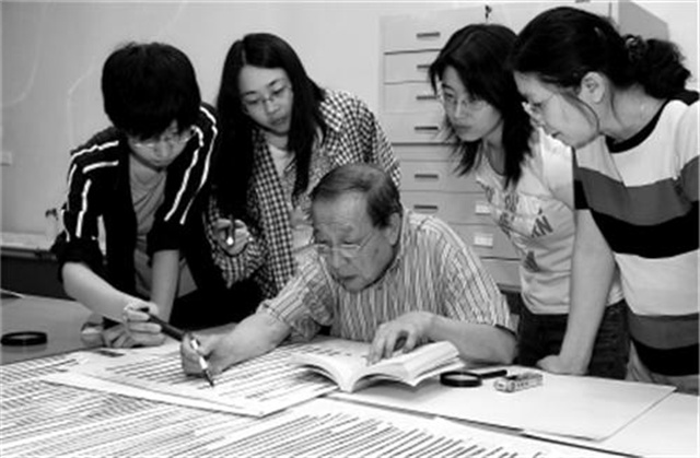 2008年，清华大学破译战国竹简，揭开了甲骨文百年谜团