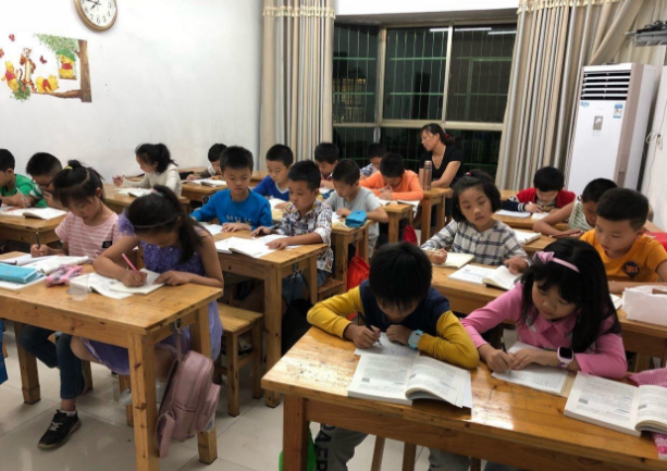 小学生“检讨书”火了，看似真诚反思却藏着小秘密，网友：想挨打