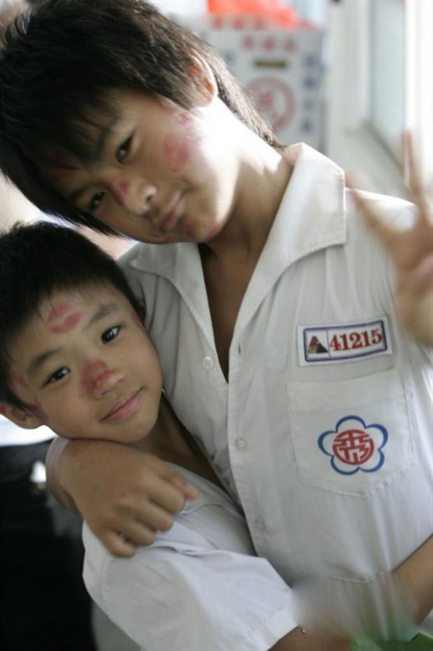 还记得《霸王别姬》的小豆子吗？一个要出家一个被张国荣改变命运