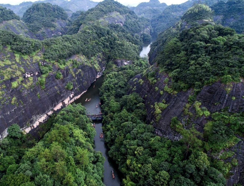 福建值得去的景区，兼有多种地质遗迹，是一个综合性地质公园