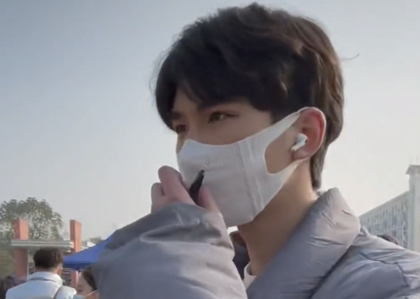 浙江传媒学院艺考现场走红，男生比女生还抢眼，网友直呼大饱眼福