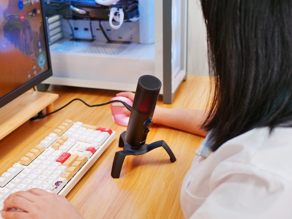 麥克風(fēng)也能光污染？雷柏上新奇葩外設(shè)，外形夸張還能直播