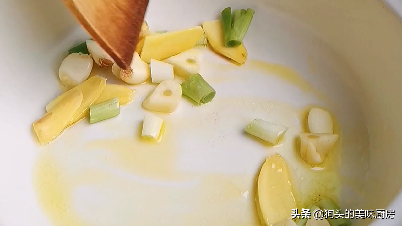 鱼肉这样做百吃不厌，不蒸不炸，鲜香肉嫩无腥味，好吃又下饭