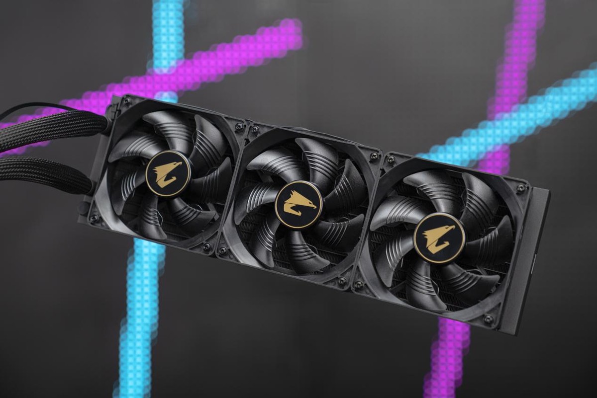 水冷加持至尊卡皇！AORUS RTX 3090Ti一体式水雕测评