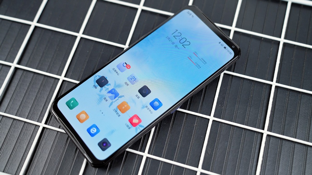 上手拯救者Y90电竞手机：骁龙8+双擎风冷，满血释放游戏特爽