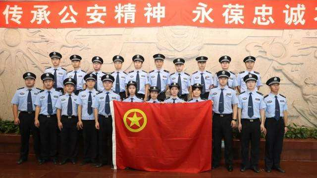 上海宝马车主将民警拖拽致死，黑历史众多，并发微博：有种来抓我