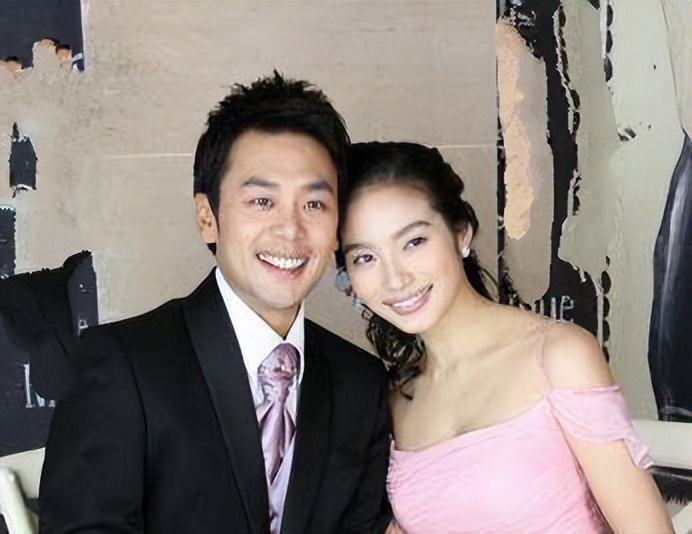 据悉,两人因为新房的装修问题发生了激烈的争吵,在争吵的过程中,李灿