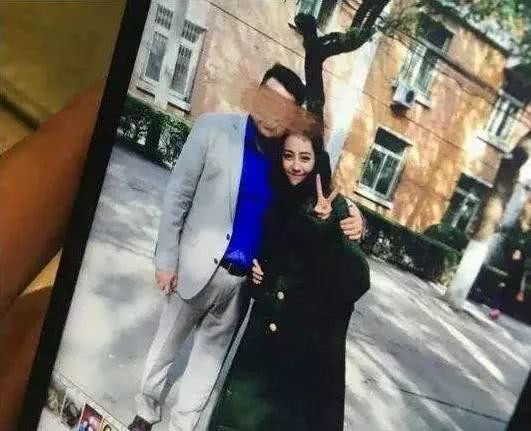 从普通销售员到收视女王，迪丽热巴的背景，远比你想象得复杂