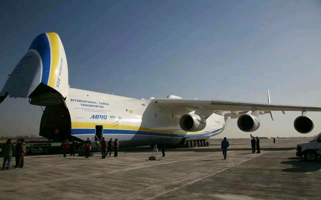 安-225运输机因战火被毁，全球唯一巨型货运巨无霸就此陨落，航空史痛失瑰宝。