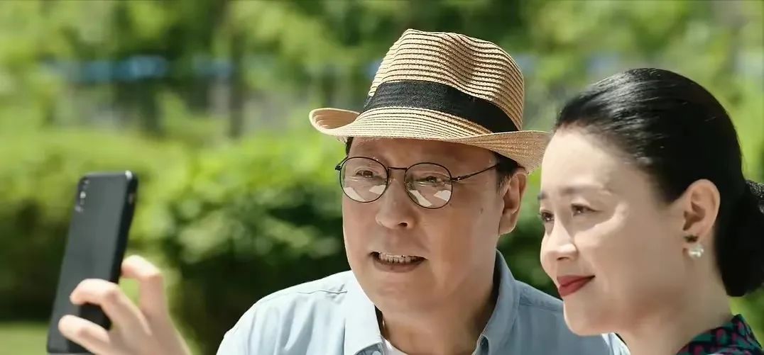 本山传媒现状尴尬！《乡爱》导演承认剧情敷衍，吐槽演员都去带货