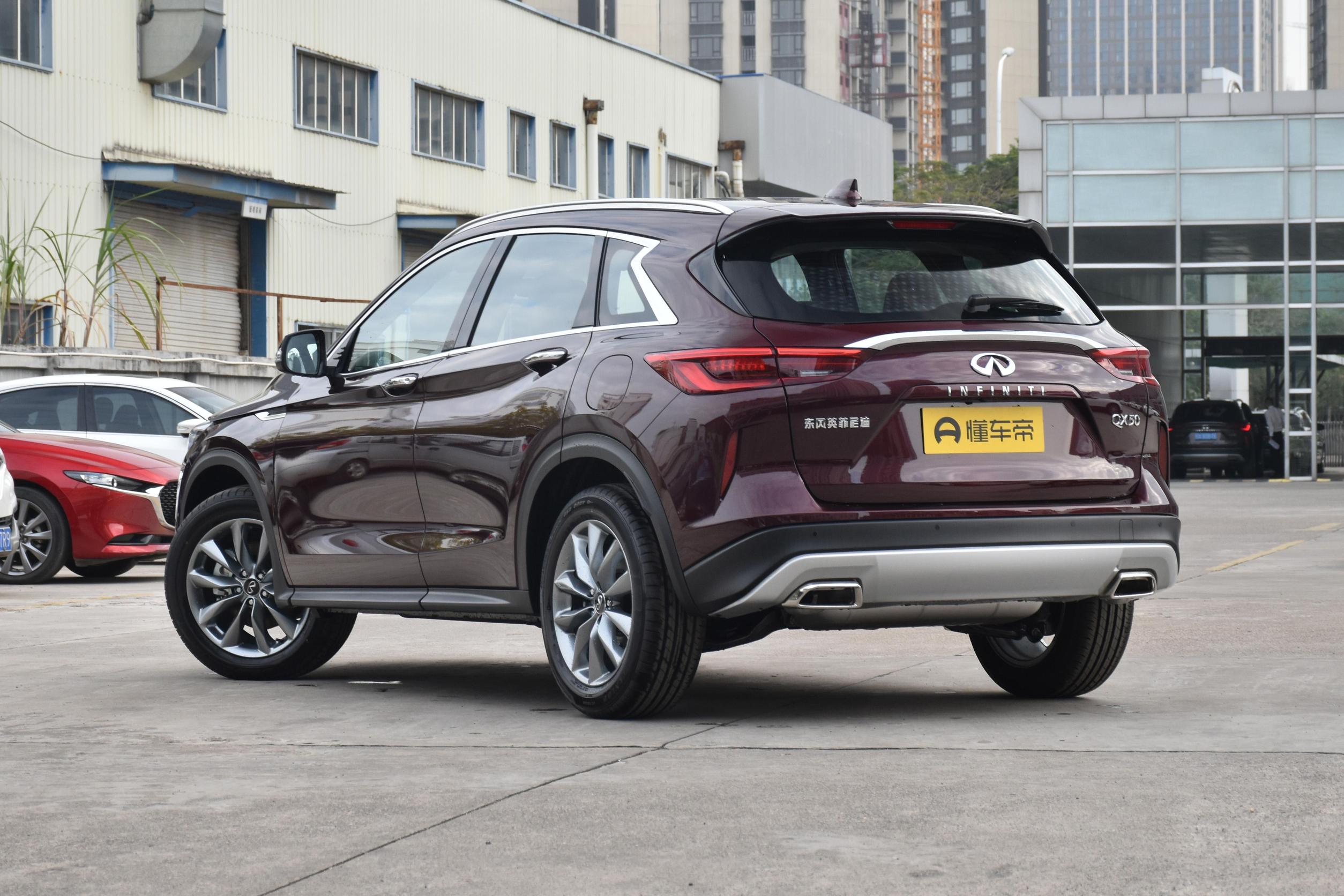 外观时尚，油耗低至7.7L，起售33.38万元，静态体验英菲尼迪QX50
