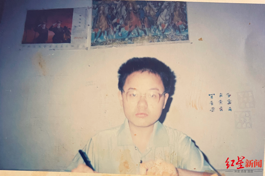 “ŴӲ”ͯκ40죬ĸٱ“”ۻУͬѧ۲ӦֱԴ