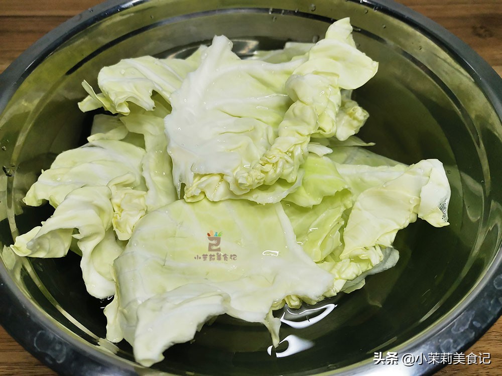 女人们：皮肤干燥，别只会敷面膜，常吃8种食物，水润嫩白美美哒
