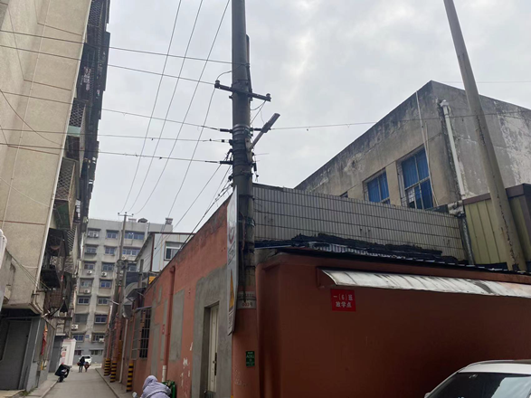 清理老旧小区“蜘蛛网”沙市全面推进老旧小区弱电安全治理