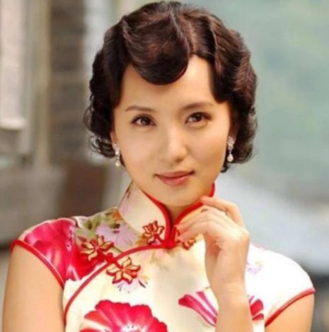 揭秘魅力女神：美貌背后的四大秘密特征