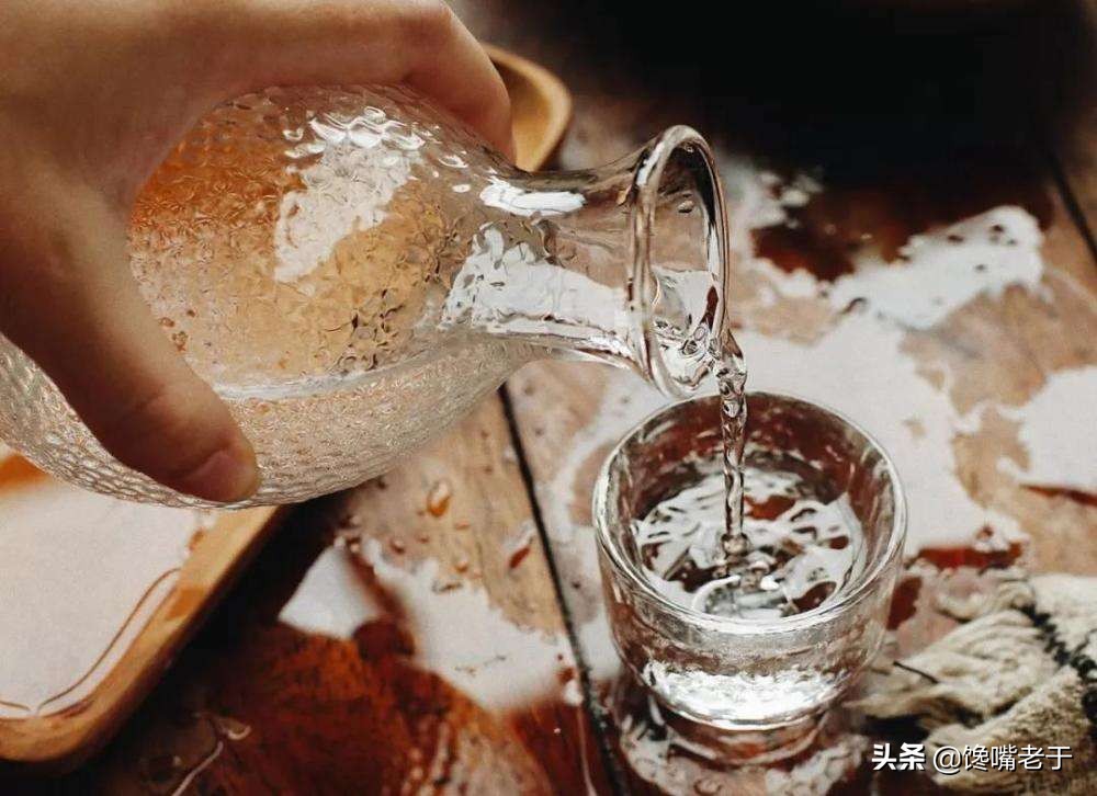 白酒原料表：水在前面，就不是纯粮酒？这个鉴定方法到底对不对？