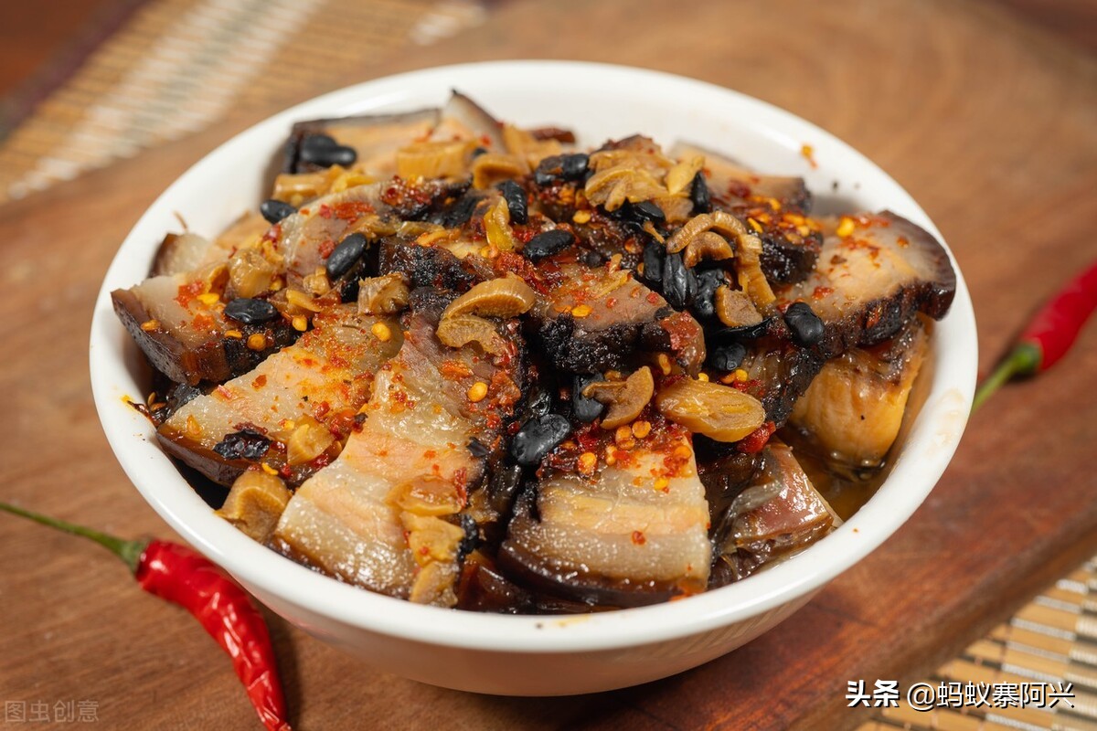 湖南最出名的10道菜，你吃过几种？其中剁椒鱼头已经名声在外了