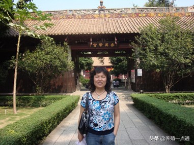 蔡原（女），甘肃兰州人，甘肃农业大学副教授，动物遗传育种专家