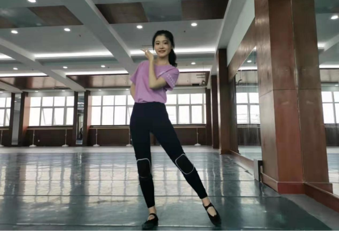 气质突出！江苏女神学霸：高分“跨考”北大，奖学金拿到手软