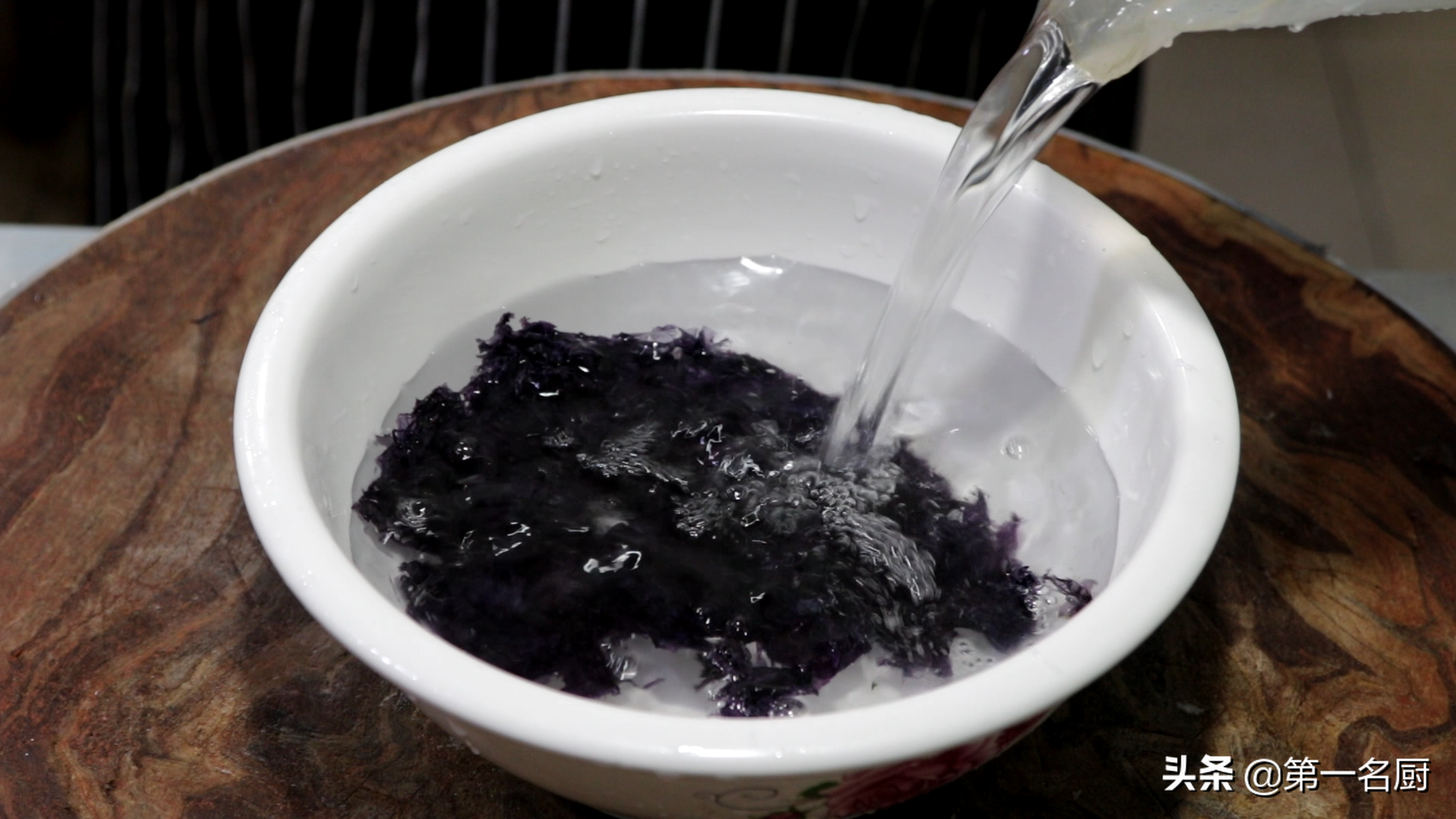 紫菜下锅前，要不要“洗一下”再煮？很多人不懂，听海边人怎么说