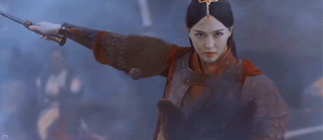 吃空气、假开车、骑假马、戴假肩胛骨，内娱明星拍戏有啥是真的？