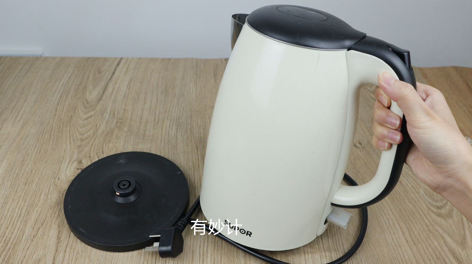 用热水壶烧水，很多人用法都错了，不少人都会犯，看完转告家人