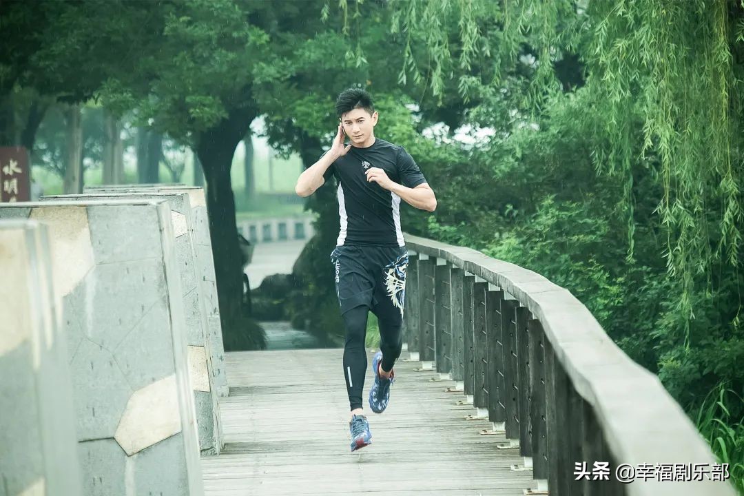戚薇吴奇隆深陷“黑洞人生”|《繁星四月》江苏城市第一剧场正在热播