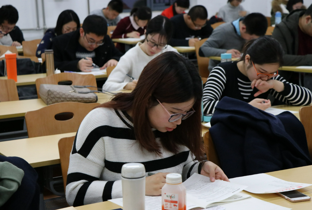 公务员政审出“新规定”，录用标准变严格，大学“犯错”或受影响