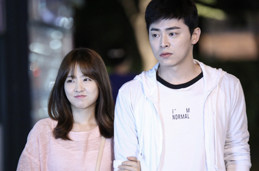 天呐朴宝英竟然还和"都敏俊"金秀贤传过绯闻,两人是拍摄《丛林的鱼》